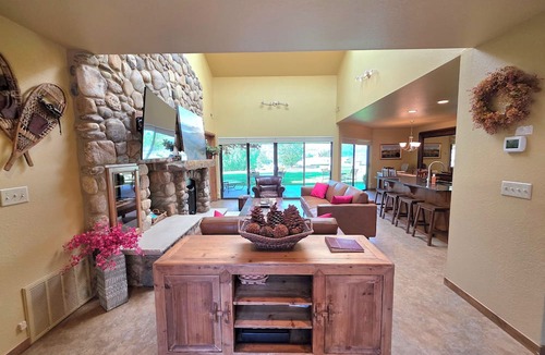 Wapato Point Condo | Wapato Point Halmalka Condo 502-B 2 Bed 2 Bath Sleeps 5-6, Close to Outdoor Pool