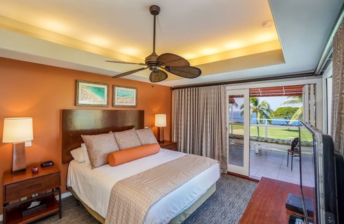 Kailua-Kona Condo | Side by side penthouse suites with Central Air. 20% discount thru June 2026.