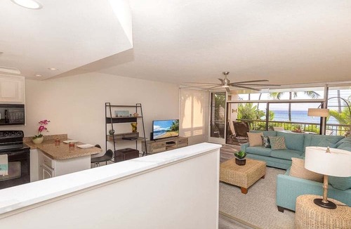 Honokowai Condo | Spacious OceanFront 1BD w Island Views - Hale Mahina A207