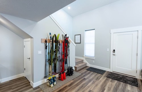 Cottonwood Heights Apartment | Amazing new 2BR unit 2 min from Big Cottonwood Canyon- located for ski access!