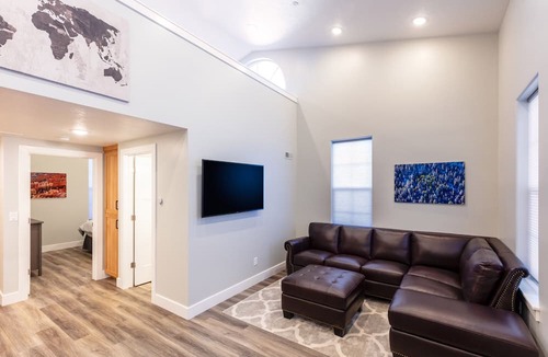 Cottonwood Heights Apartment | Best location! New cozy 2 BR unit 2 minutes from Big Cottonwood!