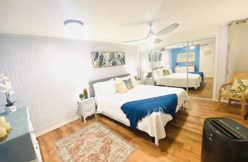 Punaluu Condo | Pheapie Beach Retreat, Beachfront, W/Air Conditioner, Large Lanai