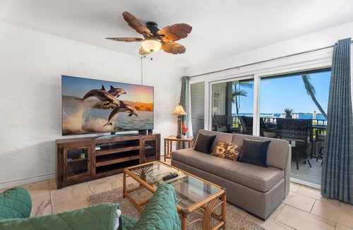 Kailua-Kona Condo | Alii Villas#127 DIRECT OCEANFRONT, GROUND FLOOR, 2 BEDROOMS, 2 BATHROOMS