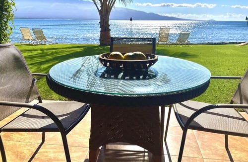 Maalaea Condo | IMPECCABLE! LUXURY GROUND FLOOR OCEANFRONT. 50' FROM THE SEA TURTLE SANCUARY!