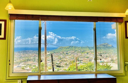 Kaimuki House | BIG ALOHA & AWESOME VIEW AT THIS HAWAIIAN HOME!