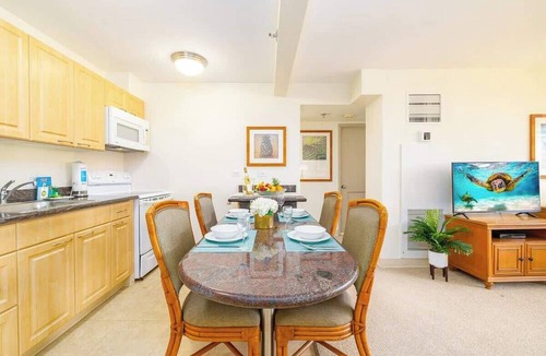 Waikiki Condo | 2BR Condo w/lanai & Diamond Head views