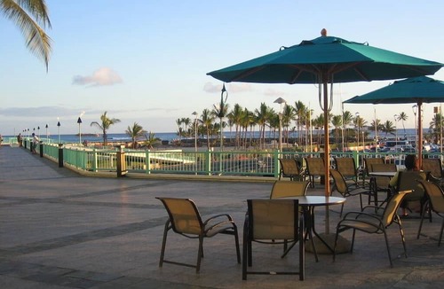 Waikiki Condo | Resort Style with Hula Show, Fireworks and even Tiki Torches!
