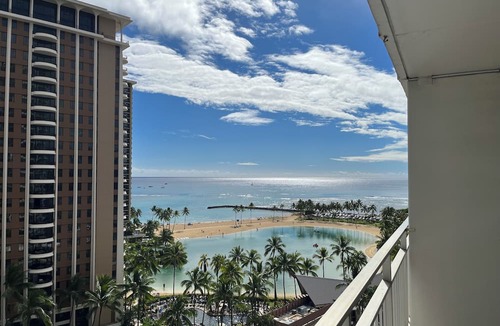 Waikiki Condo | Resort Style with Hula Show, Fireworks and even Tiki Torches!