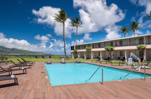 Kahului Hotel | Tropical Dream! Seaside Property, Outdoor Pool, Steps to Ho’aloha Park Beach!