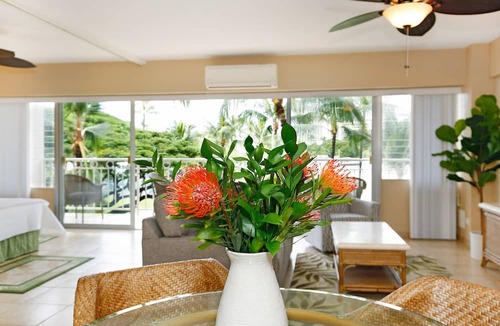 Waikiki Condo | Beachfront, Peek-a-Boo Ocean Views, Washer/Dryer, A/C, Wi-Fi!
