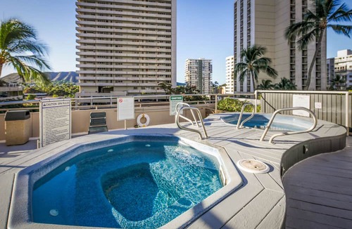 Waikiki Condo | Aston Waikiki Banyan 1BMV3 | Majestic Mountain Views – Pool & Hot Tub