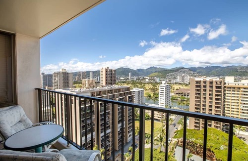 Waikiki Condo | Aston Waikiki Banyan 1BMV1 | Mountain Views – Pool & Hot Tub