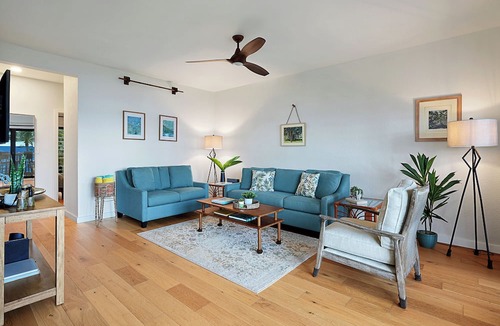 Lihue Condo | Direct Ocean Front, Renovated1 Bdrm Condo with Sweeping Views of the East Shore