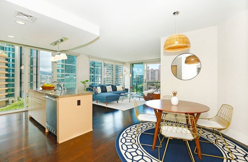 Waikiki Condo | LUXURY 2-Bed Condo, Kitchen, Wi-Fi, Parking, W/D, AC, LEGAL Monthly Rental!