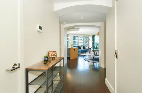 Waikiki Condo | LUXURY 2-Bed Condo, Kitchen, Wi-Fi, Parking, W/D, AC, LEGAL Monthly Rental!