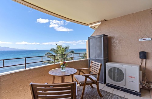 Maalaea Condo | All New! Beachy Chic Remodel, Ocean front with AC
