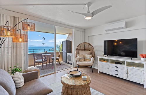 Maalaea Condo | All New! Beachy Chic Remodel, Ocean front with AC
