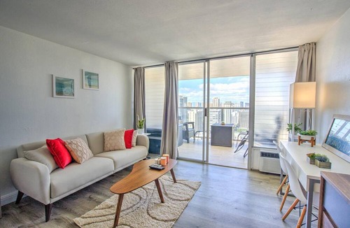 Waikiki Condo | Island Colony (IC14)