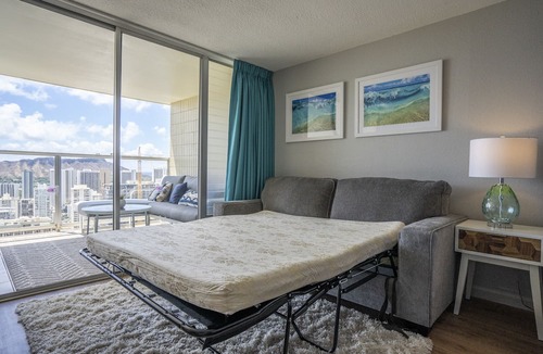 Waikiki Condo | IC 43th Floor Studio with balcony to enjoy Mountain View