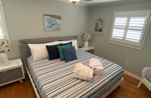 Southport House | Spacious 3 bedroom House with screen porch .6 mile from downtown Southport, NC