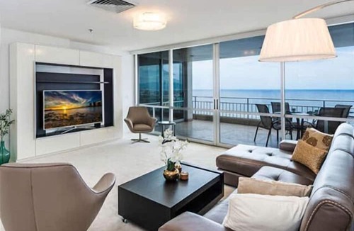 Waikiki Condo | Professionally cleaned 26th Fl PH w/Spectacular Views! Very Rare 3bed/2bath