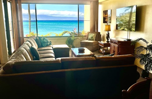 Kahana Condo | DIRECT BEACHFRONT 3BR 2BA! INCREDIBLE VIEWS! Sleeps up to 10! AC!