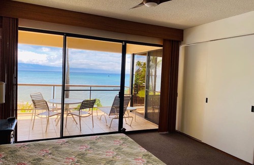 Kahana Condo | DIRECT BEACHFRONT 3BR 2BA! INCREDIBLE VIEWS! Sleeps up to 10! AC!