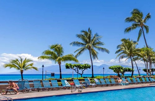 Kahana Condo | DIRECT BEACHFRONT 3BR 2BA! INCREDIBLE VIEWS! Sleeps up to 10! AC!