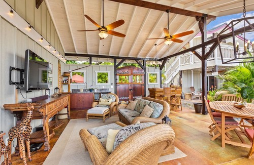 Kailua-Kona House | The “Promise Tree” is a great family gathering place in Kailua Kona!