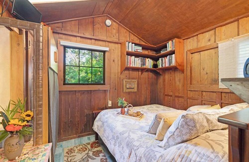 Volcano Cabin | 1 Mile Away from Volcano National Park
