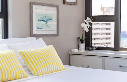Waikiki Condo | Ocean-view corner suite w/pool & parking