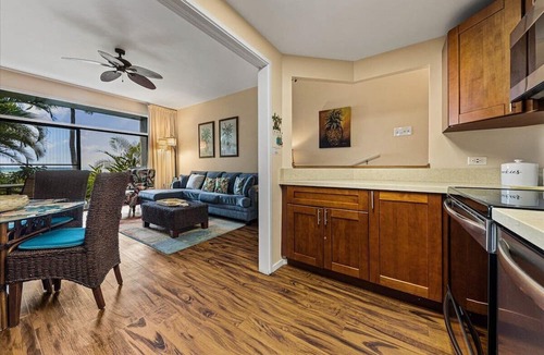 Honokowai Condo | Oceanfront ground floor haven with tropical charm