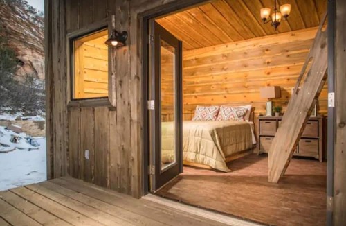 Zion National Park East Entrance Cabin | The Boundary Cabin 6