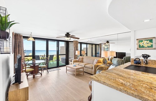 Honokowai Condo | Ground floor! Swim with the turtles! Book now!