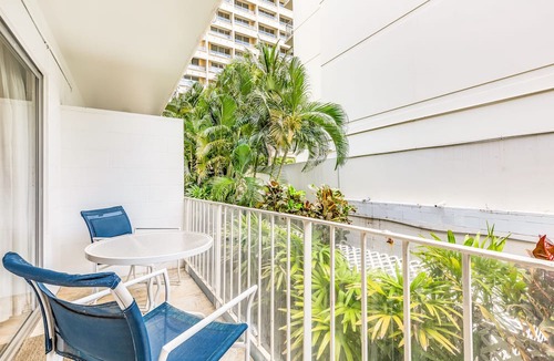 Waikiki Condo | Steps from the Beach Family Retreat w/Free Parking in Boutique Style Building