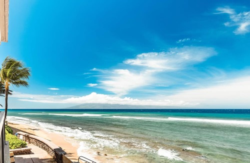 Honokowai Condo | Oceanfront Paradise: Sunsets, whales, and breezes