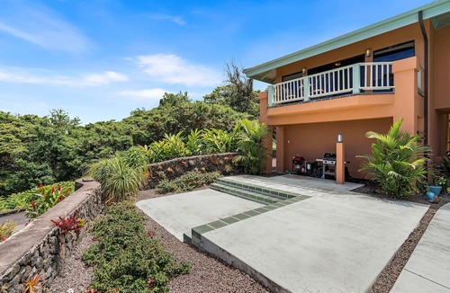 Kailua-Kona House | 🏖️Private Kona Ocean View Home w/Saltwater Pool & 3 Lanais | Puʻuwai Villa