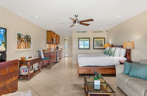 Kaanapali Condo | Top Floor, Prime Ocean View from J unit studio. Beach Cabana, Jacuzzi
