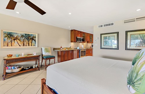 Kaanapali Condo | Top Floor, Prime Ocean View from J unit studio. Beach Cabana, Jacuzzi