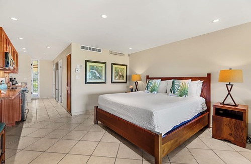Kaanapali Condo | Top Floor, Prime Ocean View from J unit studio. Beach Cabana, Jacuzzi