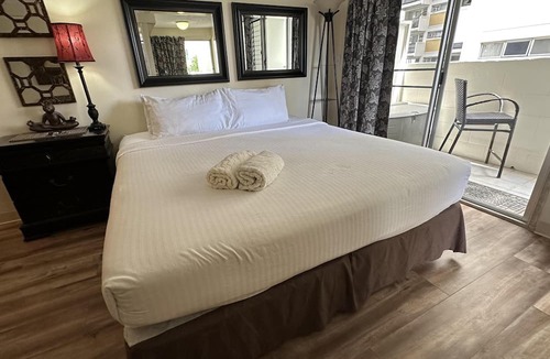 Waikiki Apartment | ALOHA-WAIKIKI 2 Blocks to BEACH with a KING BED! 49