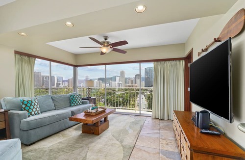 Waikiki Condo | Luxury 2-Bed/2-Bath Corner Waikiki Shore Condo w/Ocean Views! FREE Parking!