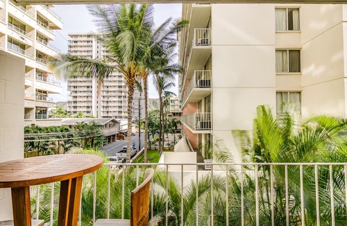 Waikiki Apartment | Surfer's Dream Condo w/Full Kitchen - Free Wifi, Sleeps 4