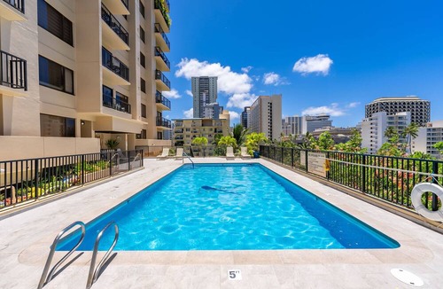 Waikiki Condo | A Repeat Guest Favorite! Great location! FREE Parking & Wi-Fi, Pool & more!
