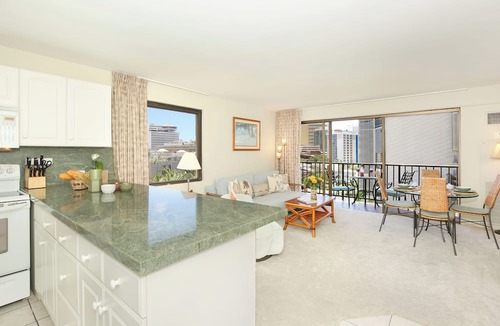 Waikiki Condo | A Repeat Guest Favorite! Great location! FREE Parking & Wi-Fi, Pool & more!