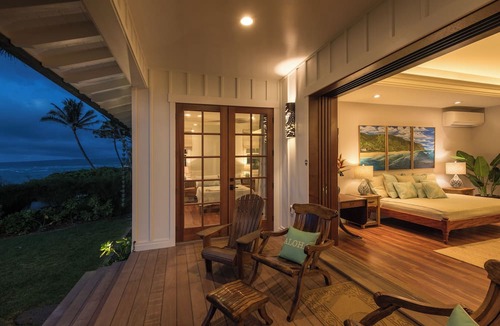 Mokuleia House | Designer Two Bedroom | Directly Beachfront | AC | Gourmet Kitchen | Private