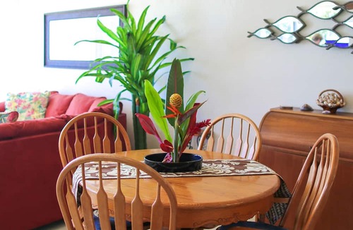 Maili Condo | Maili Cove Beachfront Get Away: Pool, Ocean & Sunsets/Teleworkers Dream