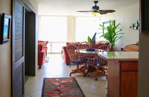 Maili Condo | Maili Cove Beachfront Get Away: Pool, Ocean & Sunsets/Teleworkers Dream
