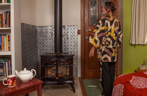 Volcano House | MAGICAL & COZY GEM! BIRDS, HUGE FERNS ABOUND IN NATIVE RAINFOREST. SO QUIET.
