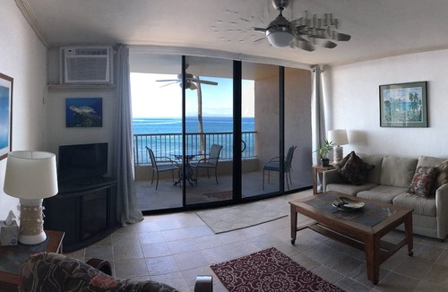 Kailua-Kona Condo | Surfers & Sunsets-Kona Reef Ocean Front Unit - IronMan dates now available